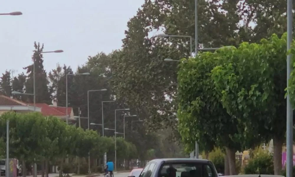 Τρίκαλα: Σκοτείνιασαν τα πάντα από μια ξαφνική αμμοθύελλα